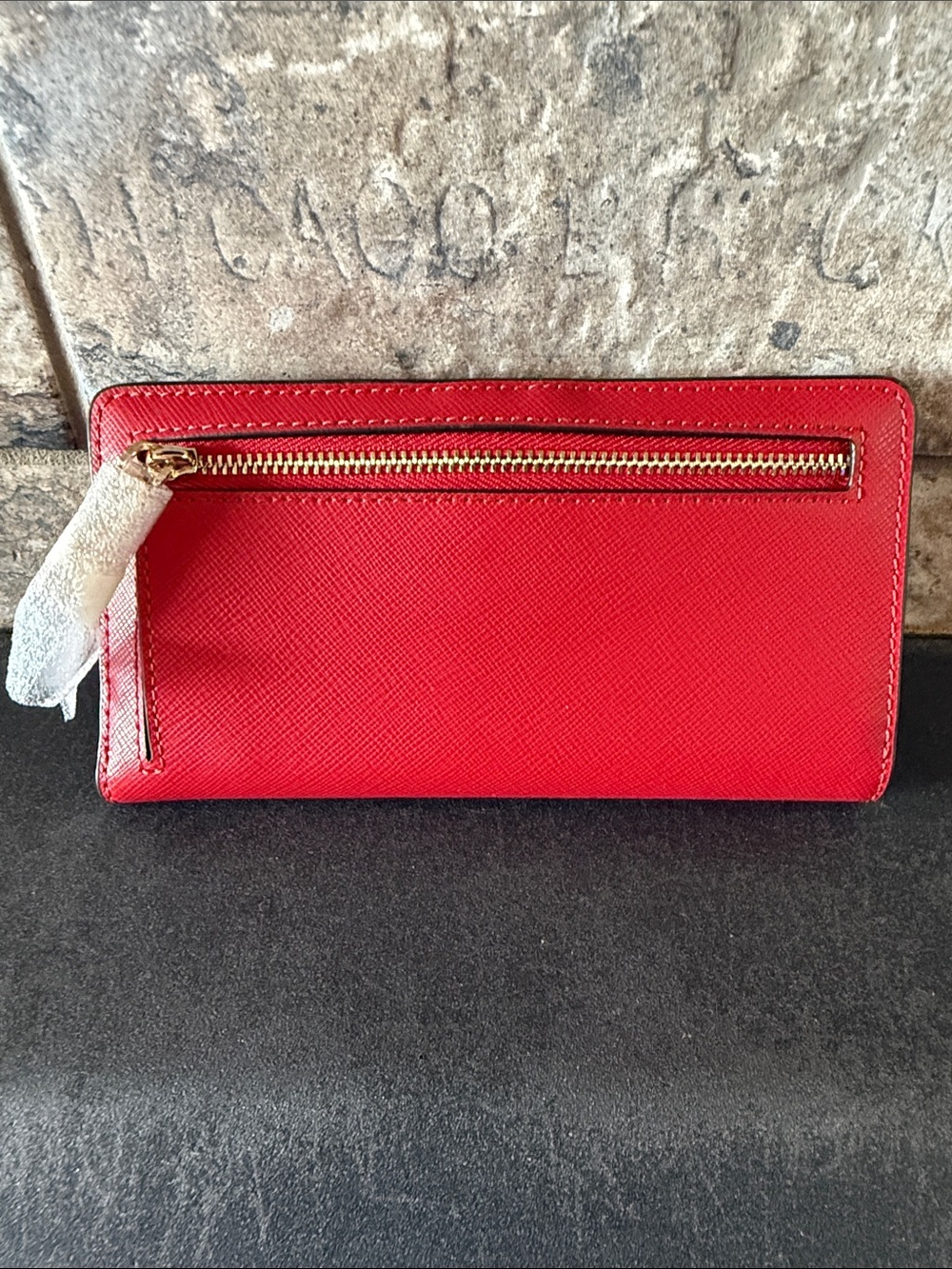 kate spade red Saffiano zip-around wallet with gold logo - Picture 2 of 6